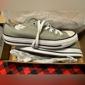 Gray Converse low top size 7